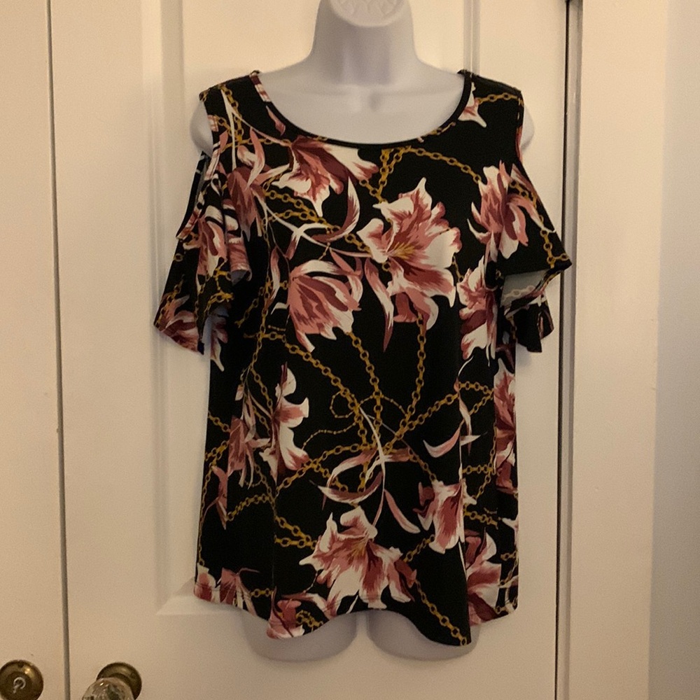 5/20 Ricki’s t-shirt, peekaboo shoulders, size large